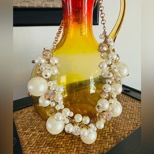 Elegant Pearl and Crystal Necklace